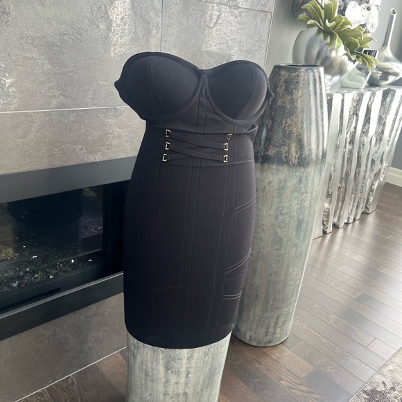 COPY - GUESS BUSTIER BANDAGE DRESS with built in bra size medium perfect LBD su… - Picture 5 of 17